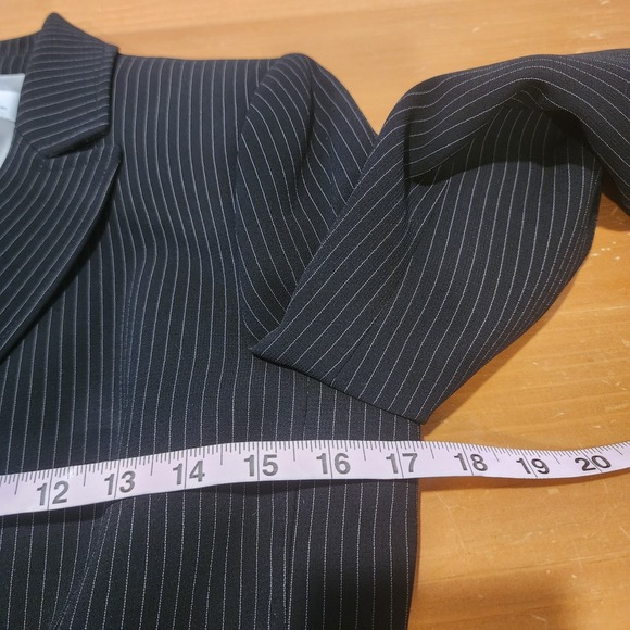Tahari ASL 2pc Jacket + Skirt Suit Womens 4 Black Pinstripe Pleated Career Exec - Picture 10 of 16